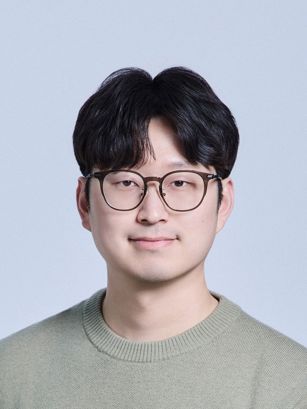 Head shot of Prof. Seunguk Song
