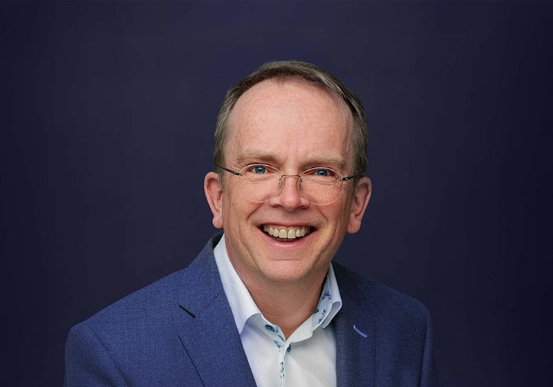 Head shot of Prof Robert Mullins